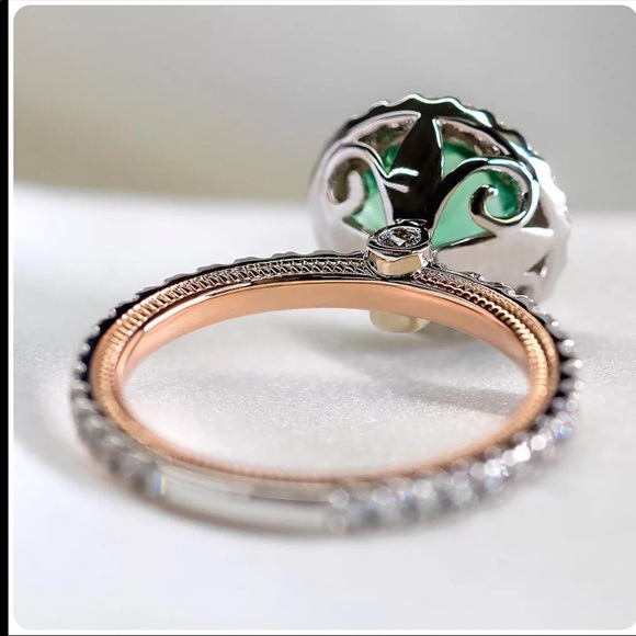 New Women’s Rose Gold Plated Crystal Ring - Picture 3 of 5